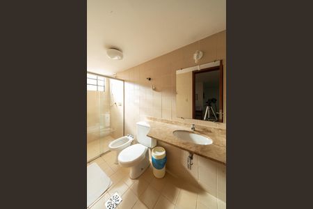 Banheiro de kitnet/studio para alugar com 1 quarto, 38m² em Asa Norte, Brasília