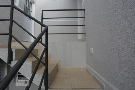 Escadas de apartamento para alugar com 1 quarto, 14m² em Vila Butantã, São Paulo
