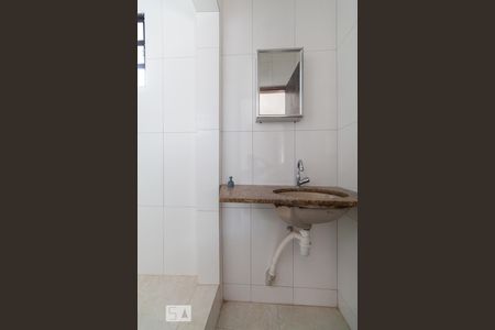 Banheiro de casa para alugar com 1 quarto, 60m² em Vila Bela, São Paulo