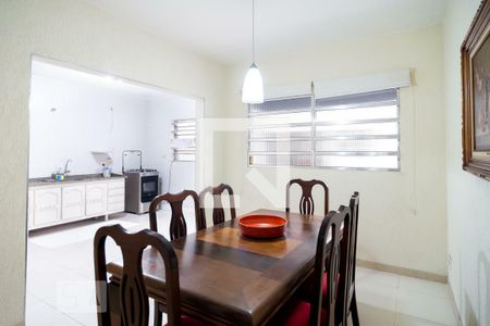 Casa à venda com 3 quartos, 200m² em Jardim das Acácias, São Paulo