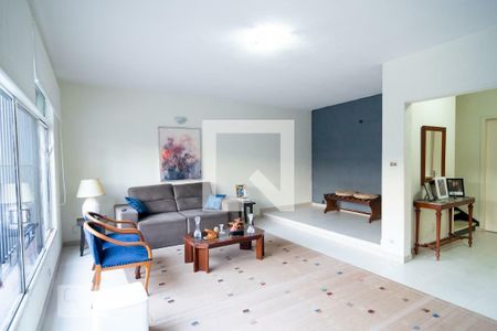 Casa à venda com 3 quartos, 200m² em Jardim das Acácias, São Paulo