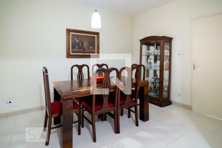 Casa à venda com 3 quartos, 200m² em Jardim das Acácias, São Paulo