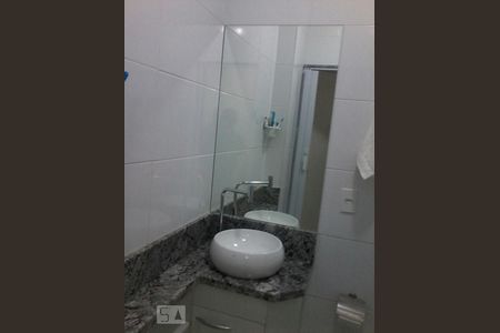Banheiro de kitnet/studio para alugar com 1 quarto, 20m² em Copacabana, Rio de Janeiro