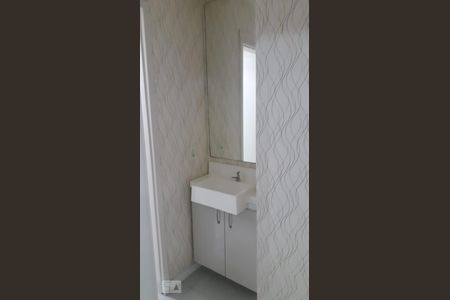 Banheiro de apartamento para alugar com 2 quartos, 52m² em Taquara, Rio de Janeiro