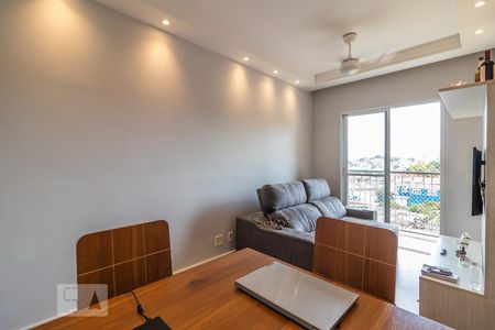 Sala de apartamento para alugar com 2 quartos, 55m² em Jardim Tupanci, Barueri