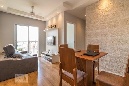 Sala de apartamento para alugar com 2 quartos, 55m² em Jardim Tupanci, Barueri