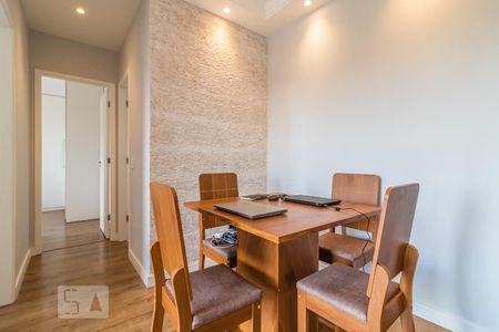 Sala de apartamento para alugar com 2 quartos, 55m² em Jardim Tupanci, Barueri