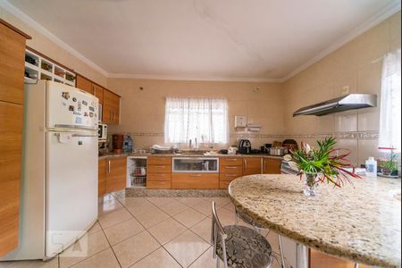 Casa à venda com 280m², 3 quartos e 3 vagasCozinha 