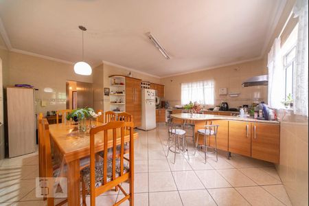 Casa à venda com 280m², 3 quartos e 3 vagasCozinha 