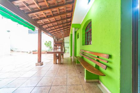 Casa à venda com 280m², 3 quartos e 3 vagasQuintal Fundos 