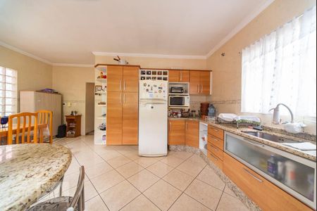 Casa à venda com 280m², 3 quartos e 3 vagasCozinha 