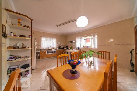 Casa à venda com 280m², 3 quartos e 3 vagasCozinha 