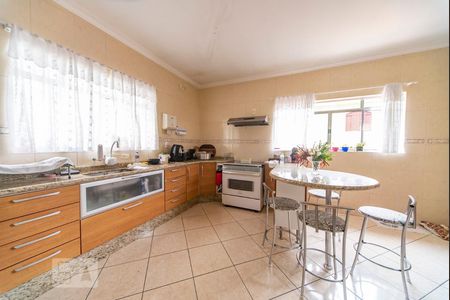 Casa à venda com 280m², 3 quartos e 3 vagasCozinha 