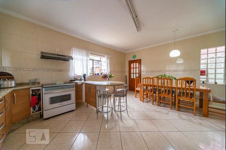 Casa à venda com 280m², 3 quartos e 3 vagasCozinha 