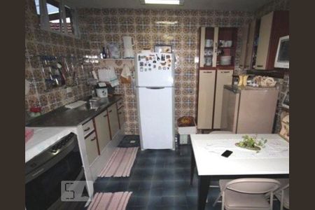 Casa à venda com 295m², 4 quartos e 3 vagas Casa à venda com 295m², 4 quartos e 3 vagasCozinha