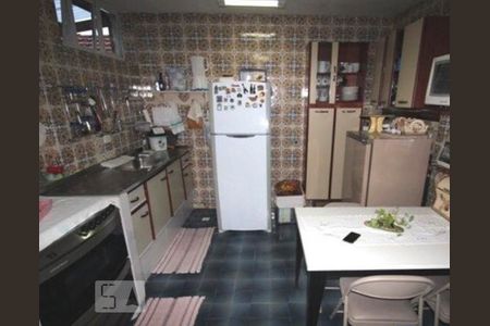 Casa à venda com 295m², 4 quartos e 3 vagas Casa à venda com 295m², 4 quartos e 3 vagasCozinha