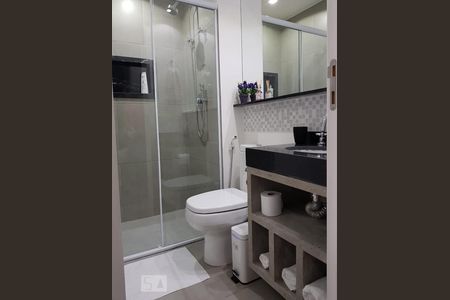 Banheiro de kitnet/studio para alugar com 1 quarto, 25m² em Perdizes, São Paulo