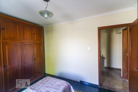 Casa à venda com 530m², 4 quartos e 3 vagasQuarto