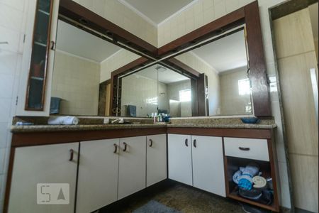 Casa à venda com 530m², 4 quartos e 3 vagasBanheiro da Suíte 1