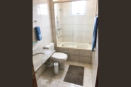 Banheiro da Suíte de apartamento para alugar com 2 quartos, 110m² em Ahú, Curitiba