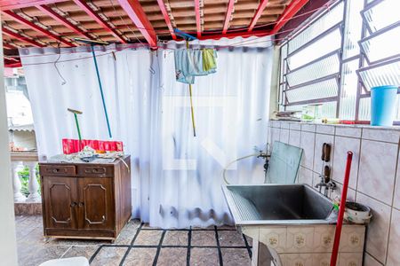Casa para alugar com 110m², 3 quartos e 1 vagaÁrea de serviço e quintal