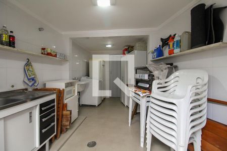 Casa à venda com 267m², 3 quartos e 4 vagas Casa à venda com 267m², 3 quartos e 4 vagasÁrea comum - Churrasqueira