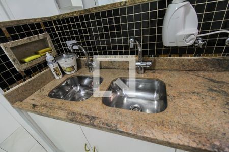 Casa à venda com 267m², 3 quartos e 4 vagas Casa à venda com 267m², 3 quartos e 4 vagasCozinha