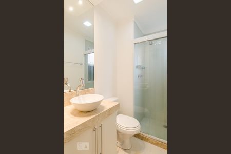 Apartamento à venda com 92m², 2 quartos e 2 vagas Apartamento à venda com 92m², 2 quartos e 2 vagasBanheiro da suíte