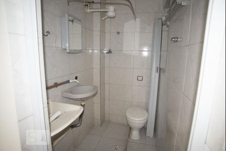 Banheiro de kitnet/studio para alugar com 1 quarto, 40m² em Centro, Rio de Janeiro