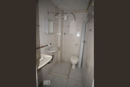 Banheiro de kitnet/studio para alugar com 1 quarto, 40m² em Centro, Rio de Janeiro