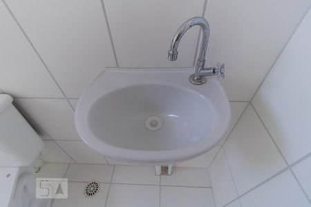 Detalhe banheiro de kitnet/studio à venda com 1 quarto, 24m² em Vila Campanela, São Paulo