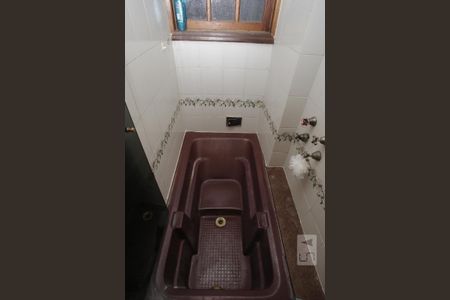 Casa à venda com 196m², 3 quartos e 1 vagaBanheiro