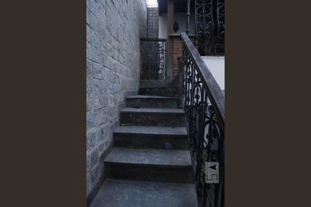 Casa à venda com 196m², 3 quartos e 1 vagaEscada