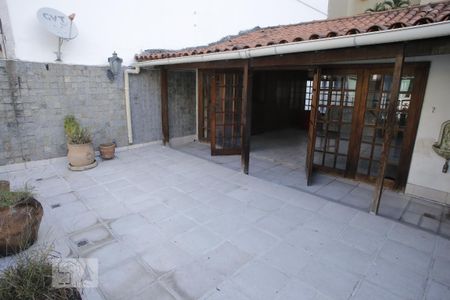 Casa à venda com 196m², 3 quartos e 1 vagaTerraço