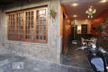 Casa à venda com 196m², 3 quartos e 1 vagaFachada