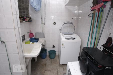 Casa à venda com 196m², 3 quartos e 1 vagaÁrea de Serviço