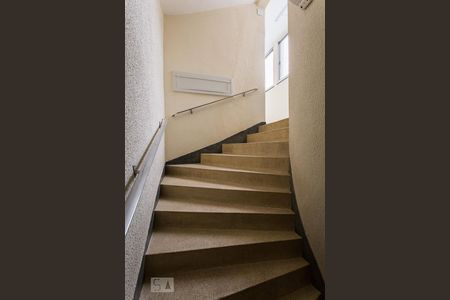 Apartamento à venda com 110m², 2 quartos e sem vagaEscada