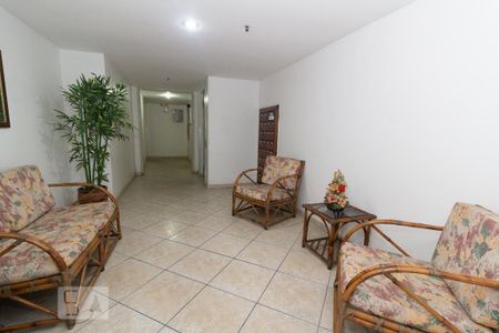 Apartamento à venda com 75m², 2 quartos e 1 vaga Apartamento à venda com 75m², 2 quartos e 1 vagaHall