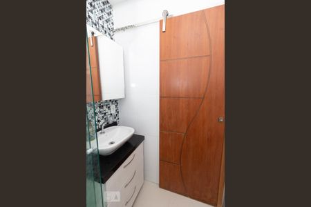 Apartamento à venda com 75m², 2 quartos e 1 vaga Apartamento à venda com 75m², 2 quartos e 1 vagaBanheiro
