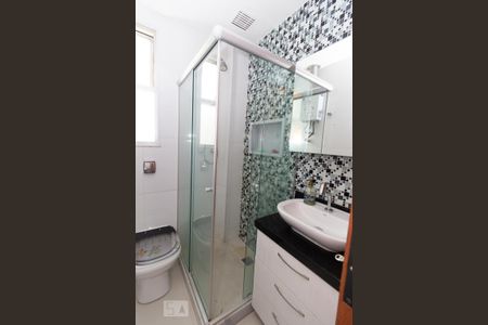 Apartamento à venda com 75m², 2 quartos e 1 vaga Apartamento à venda com 75m², 2 quartos e 1 vagaBanheiro