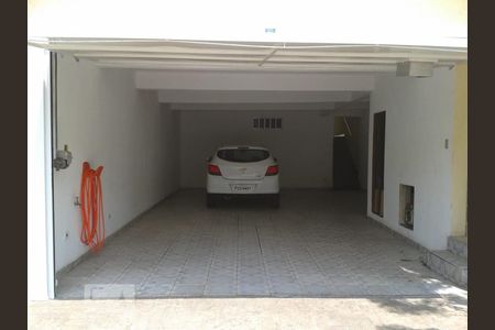 Casa à venda com 296m², 3 quartos e 4 vagas Casa à venda com 296m², 3 quartos e 4 vagasGaragem