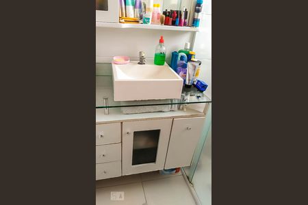 Banheiro de apartamento à venda com 2 quartos, 63m² em Vila Mazzei, São Paulo