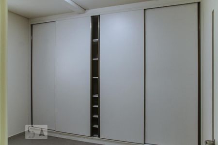 Apartamento para alugar com 40m², 1 quarto e sem vagaQuarto - Armários