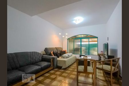 Casa à venda com 3 quartos, 209m² em Vila Gumercindo, São Paulo