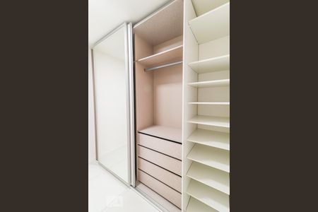 Apartamento para alugar com 139m², 3 quartos e 2 vagas Apartamento para alugar com 139m², 3 quartos e 2 vagasQuarto 3 - Suíte Master - Closet