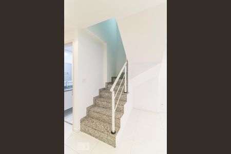 Apartamento para alugar com 139m², 3 quartos e 2 vagas Apartamento para alugar com 139m², 3 quartos e 2 vagasEscada