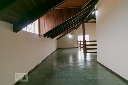 Casa de condomínio à venda com 117m², 5 quartos e 2 vagasMezanino