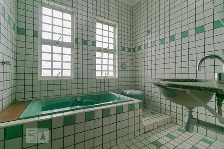 Casa de condomínio à venda com 117m², 5 quartos e 2 vagasBanheiro 02