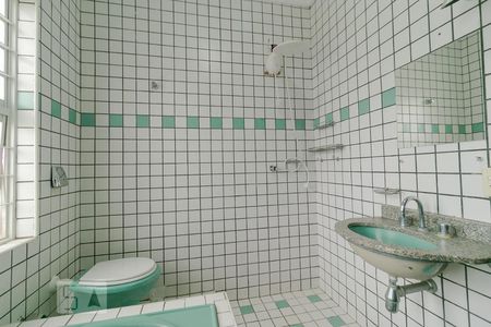 Casa de condomínio à venda com 117m², 5 quartos e 2 vagasBanheiro 02