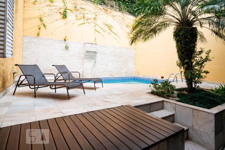 Casa à venda com 332m², 4 quartos e 4 vagasPiscina